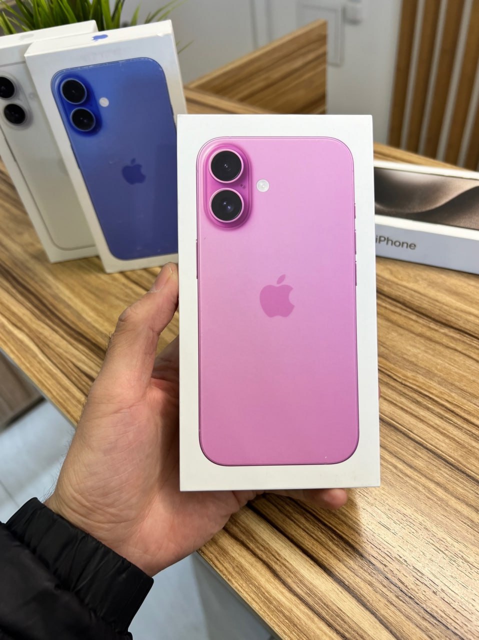 iPhone 16